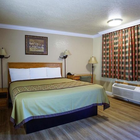 Charm Motel & Suites Burney Εξωτερικό φωτογραφία
