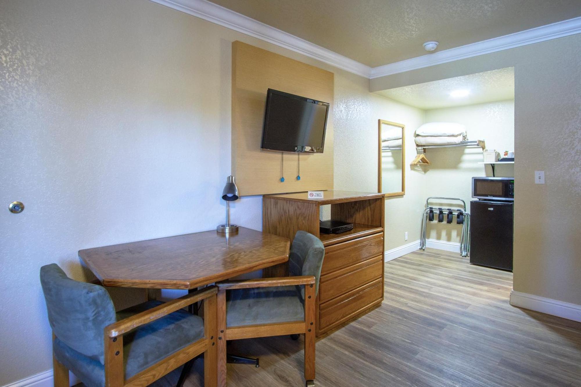 Charm Motel & Suites Burney Εξωτερικό φωτογραφία