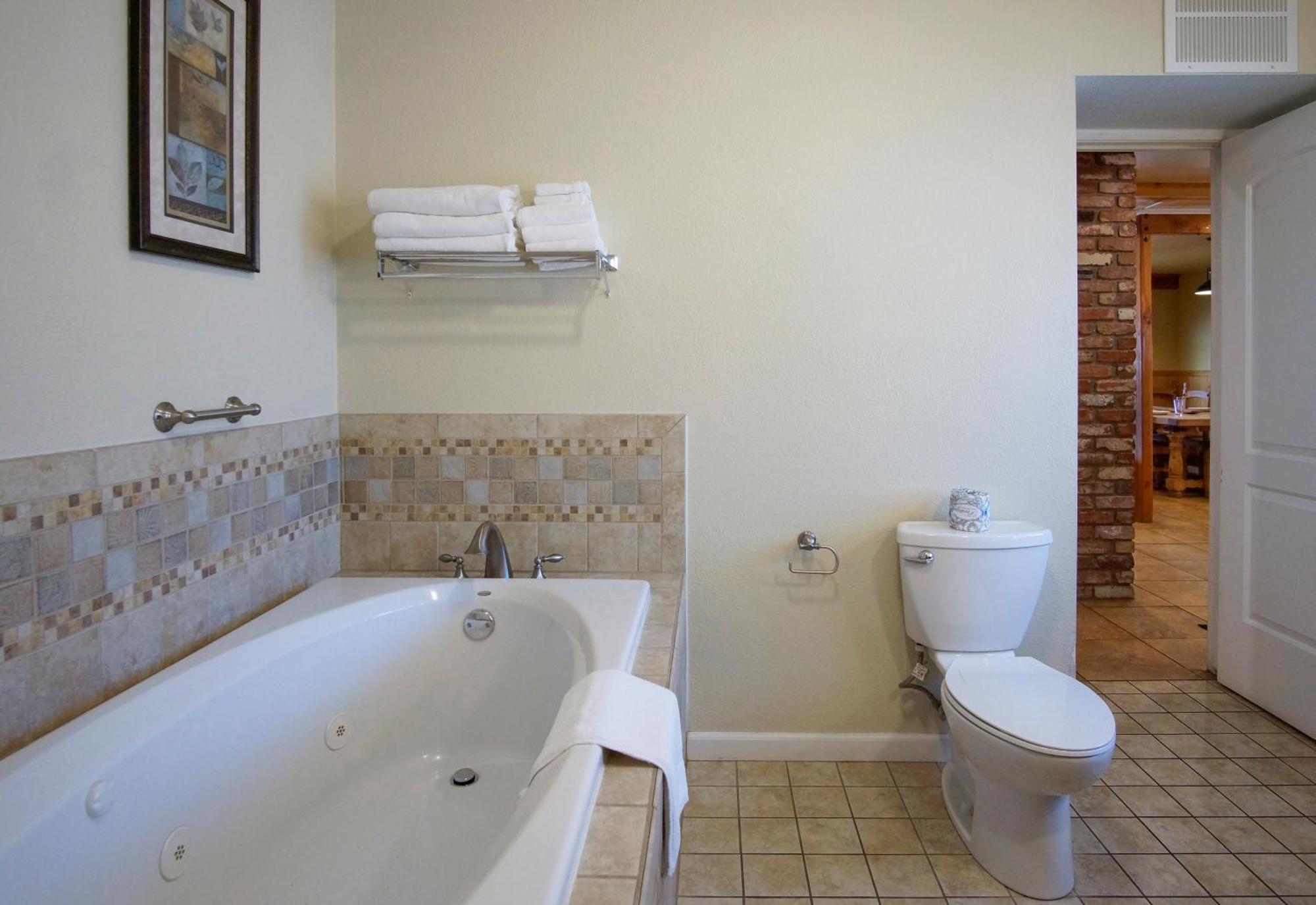 Charm Motel & Suites Burney Εξωτερικό φωτογραφία