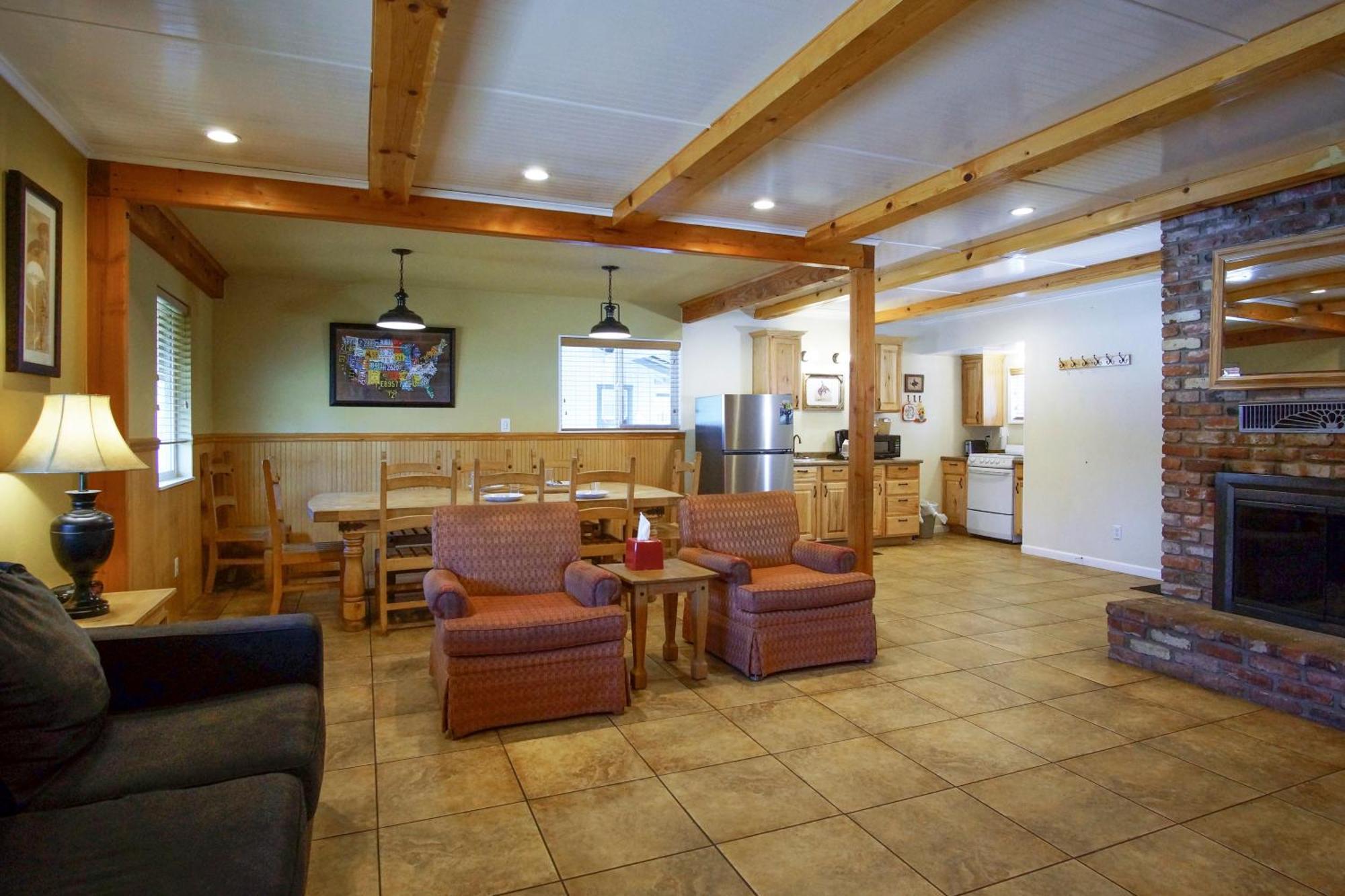 Charm Motel & Suites Burney Εξωτερικό φωτογραφία