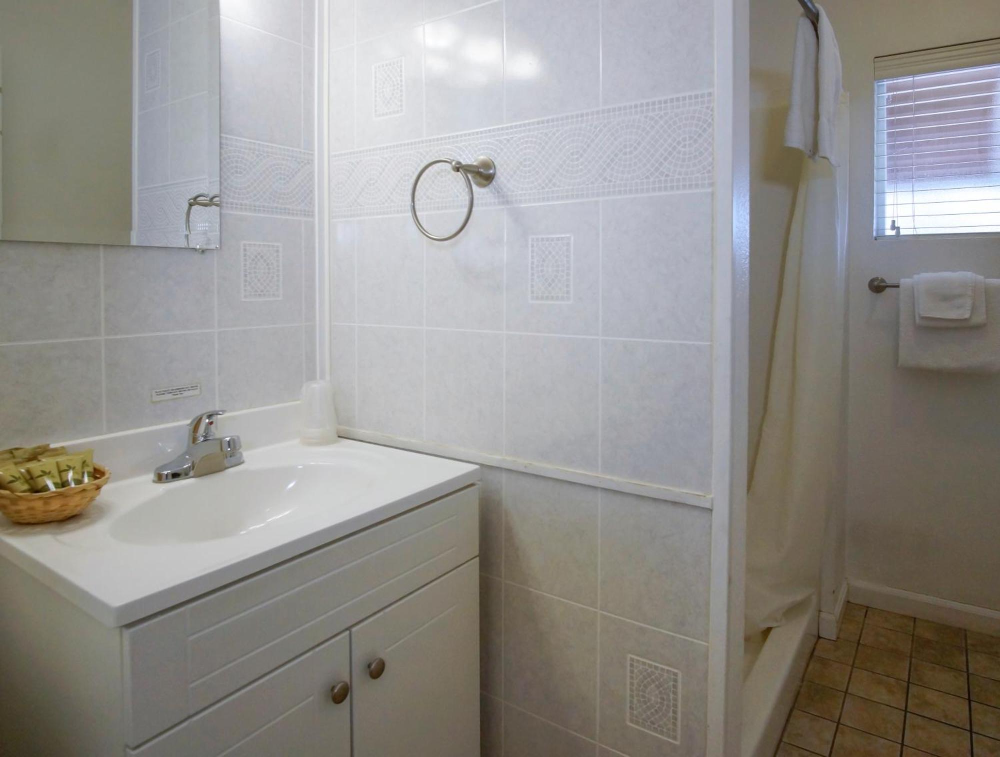 Charm Motel & Suites Burney Εξωτερικό φωτογραφία