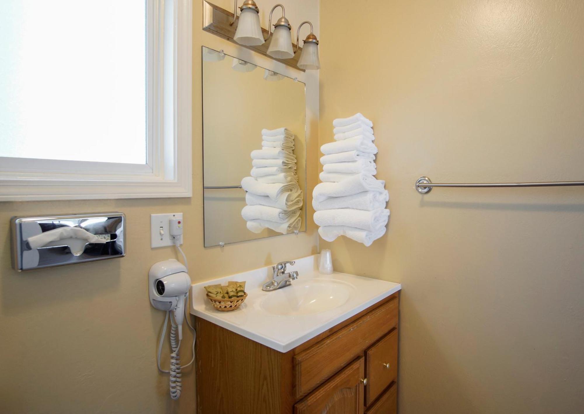 Charm Motel & Suites Burney Εξωτερικό φωτογραφία