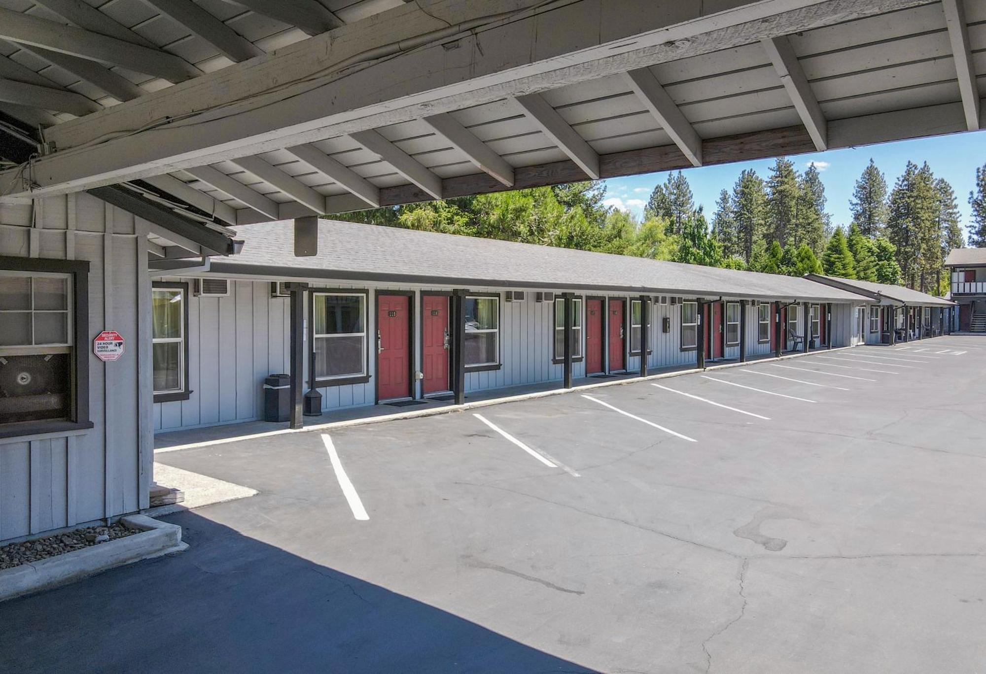 Charm Motel & Suites Burney Εξωτερικό φωτογραφία