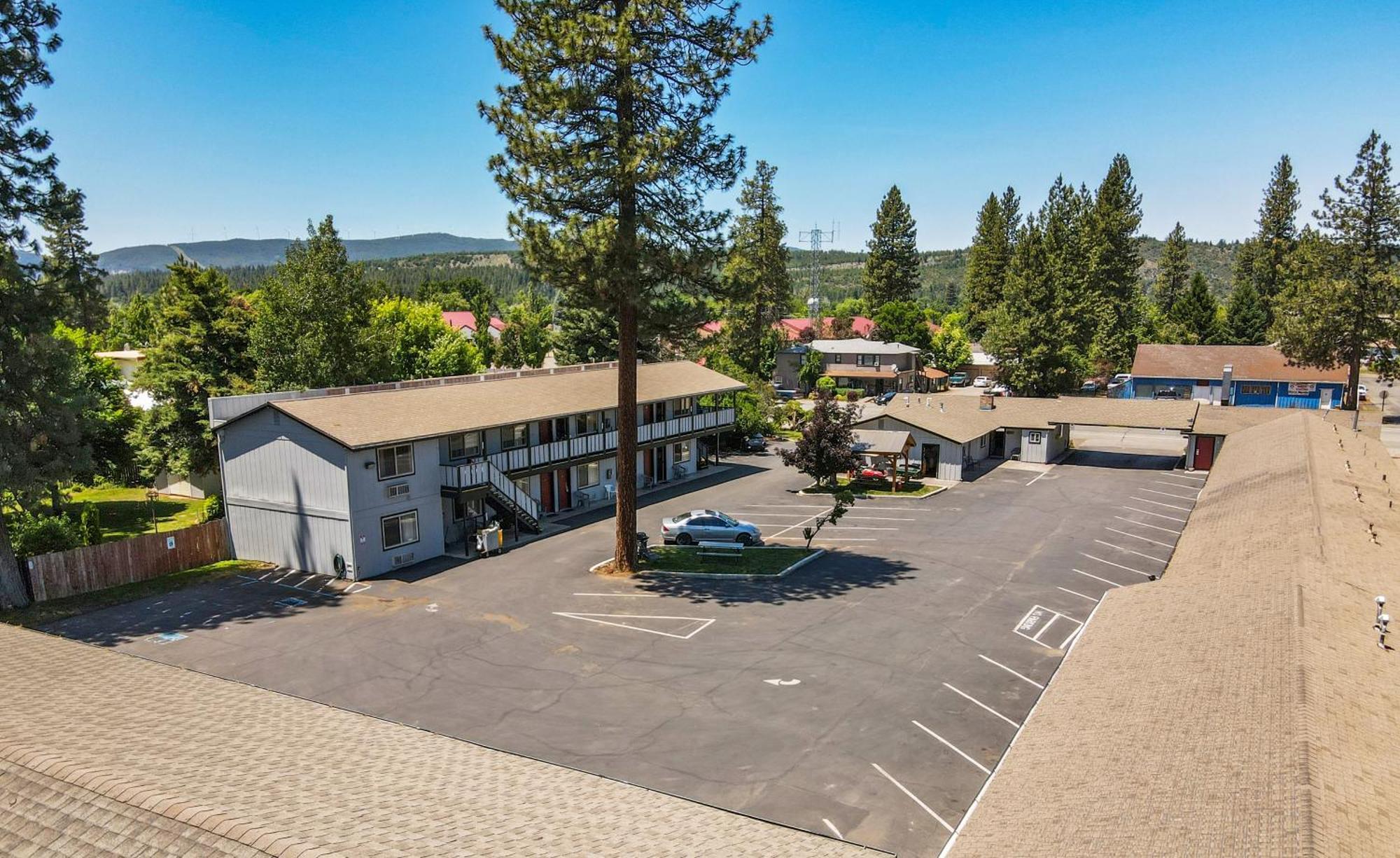 Charm Motel & Suites Burney Εξωτερικό φωτογραφία