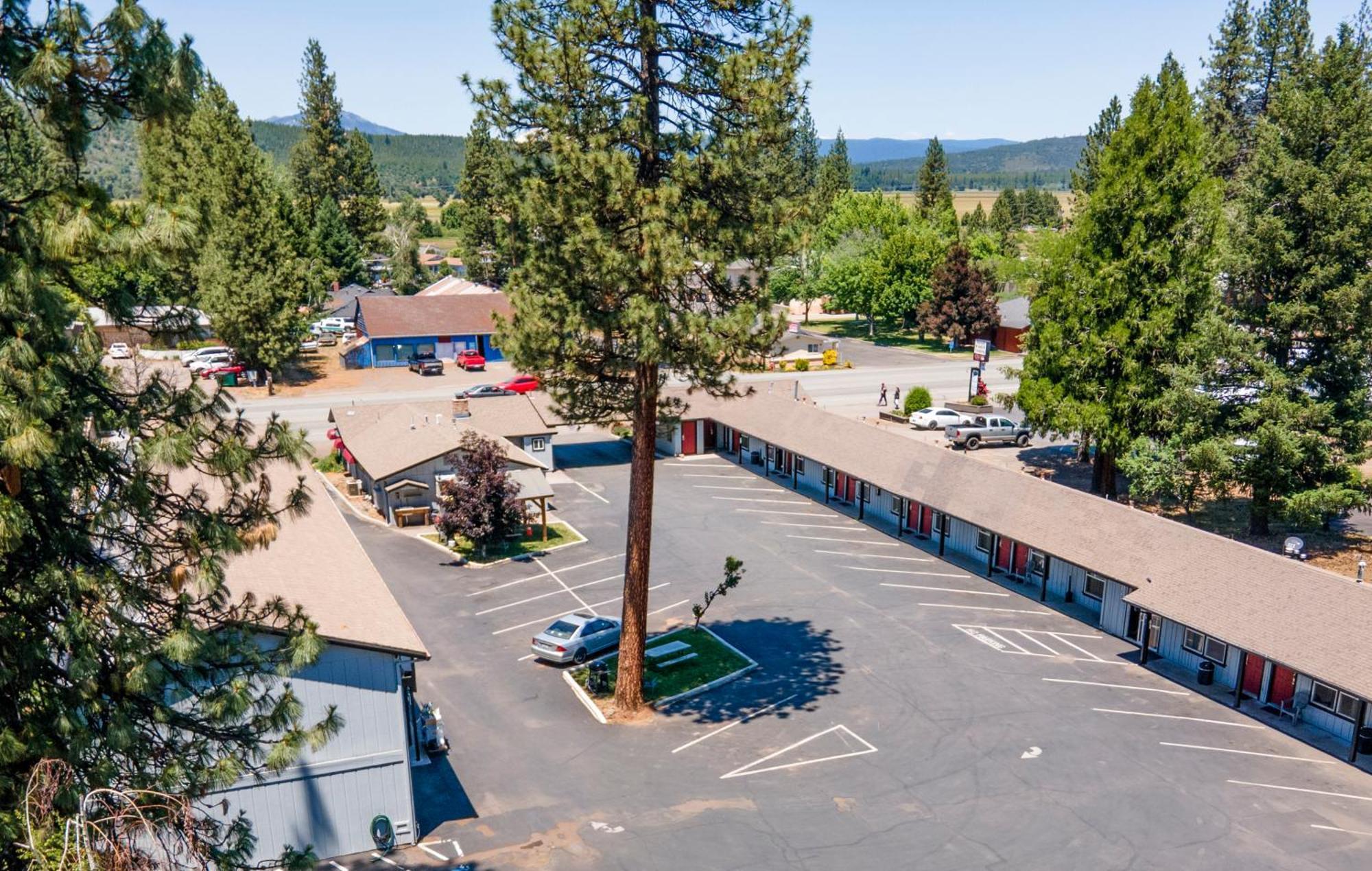 Charm Motel & Suites Burney Εξωτερικό φωτογραφία