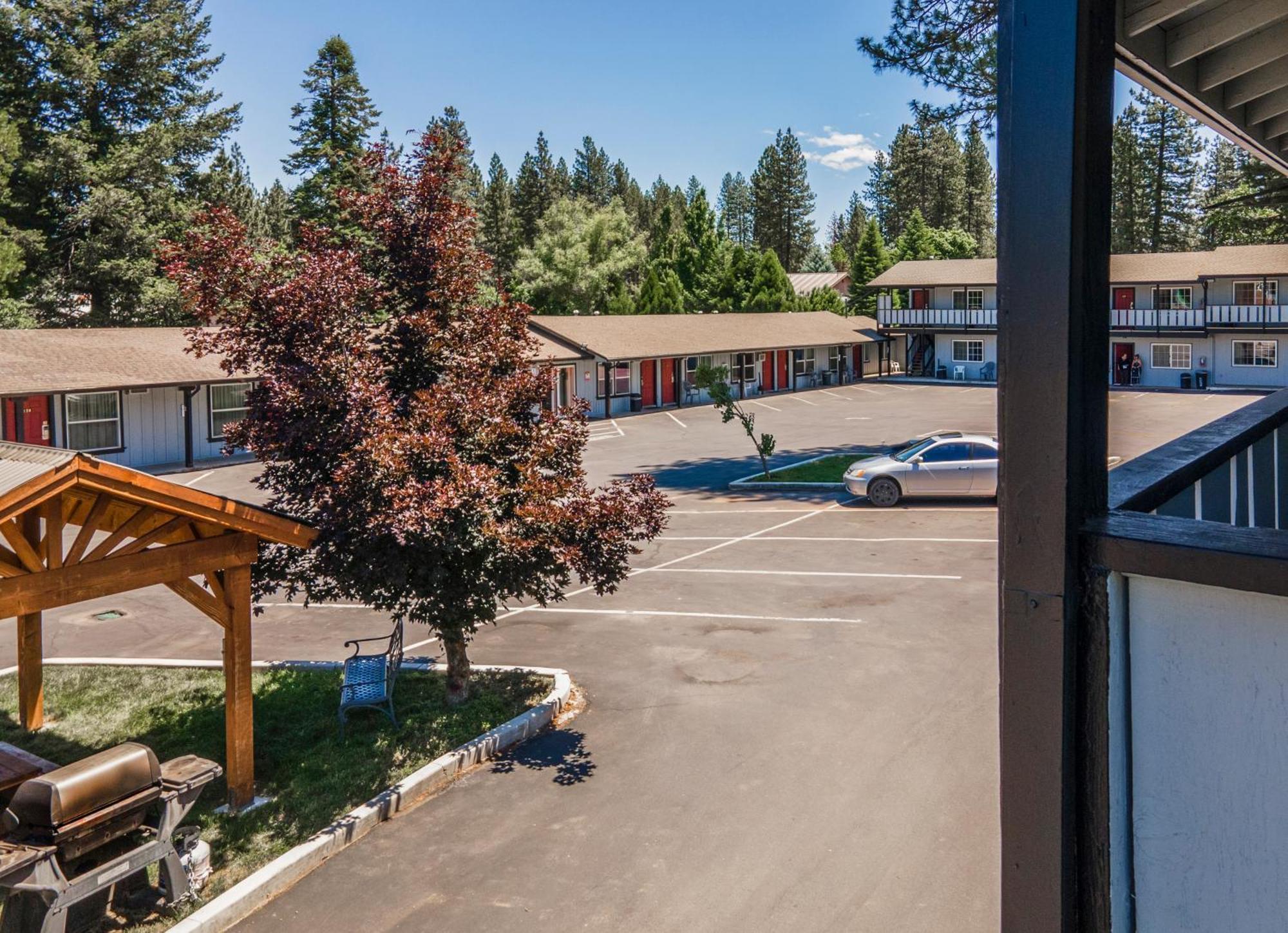 Charm Motel & Suites Burney Εξωτερικό φωτογραφία