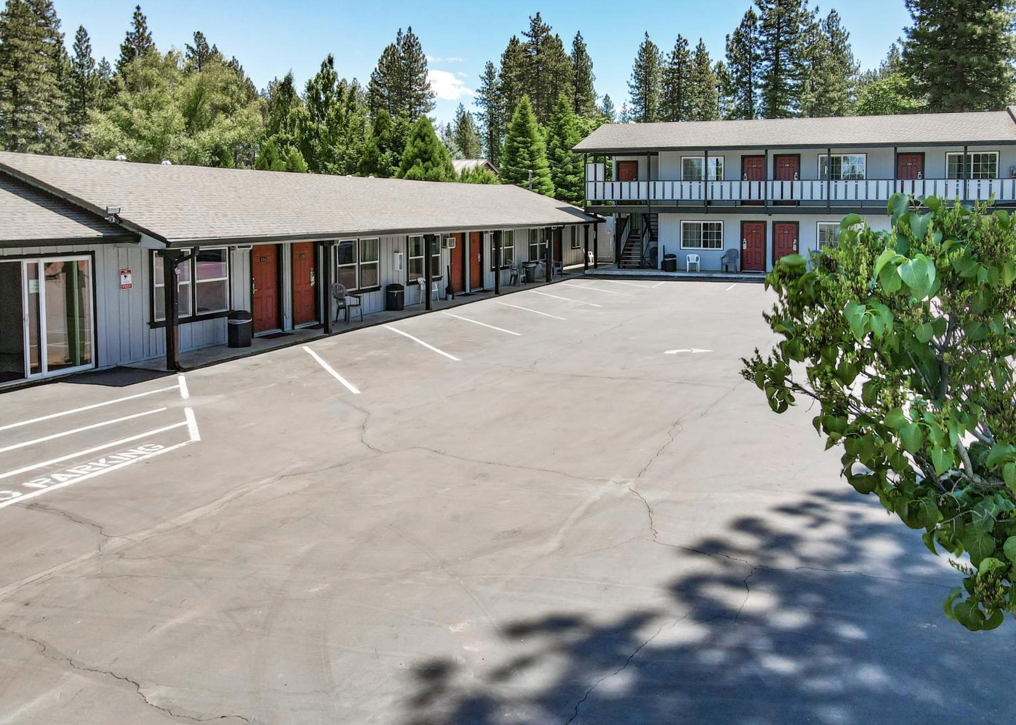 Charm Motel & Suites Burney Εξωτερικό φωτογραφία