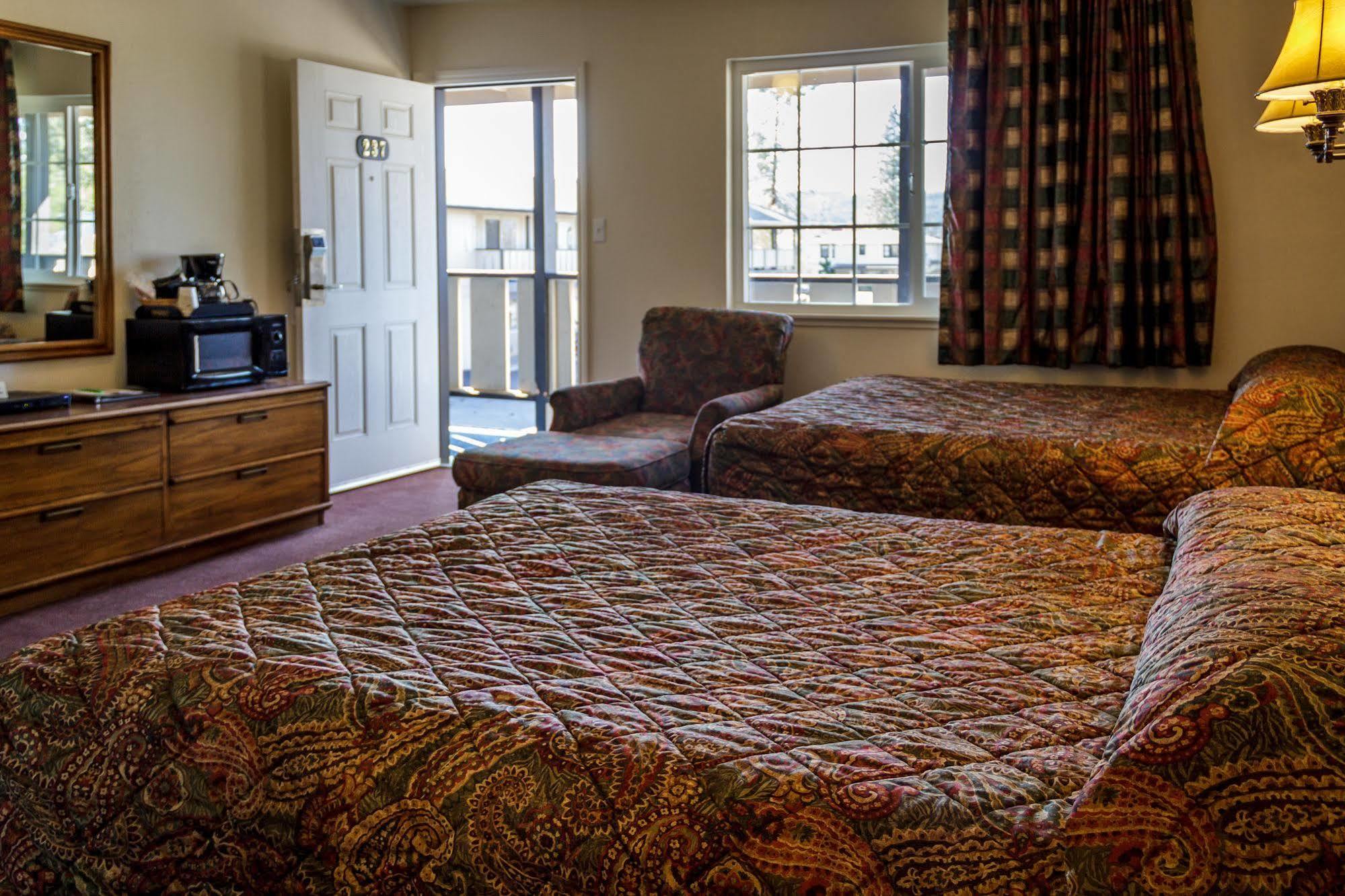 Charm Motel & Suites Burney Εξωτερικό φωτογραφία