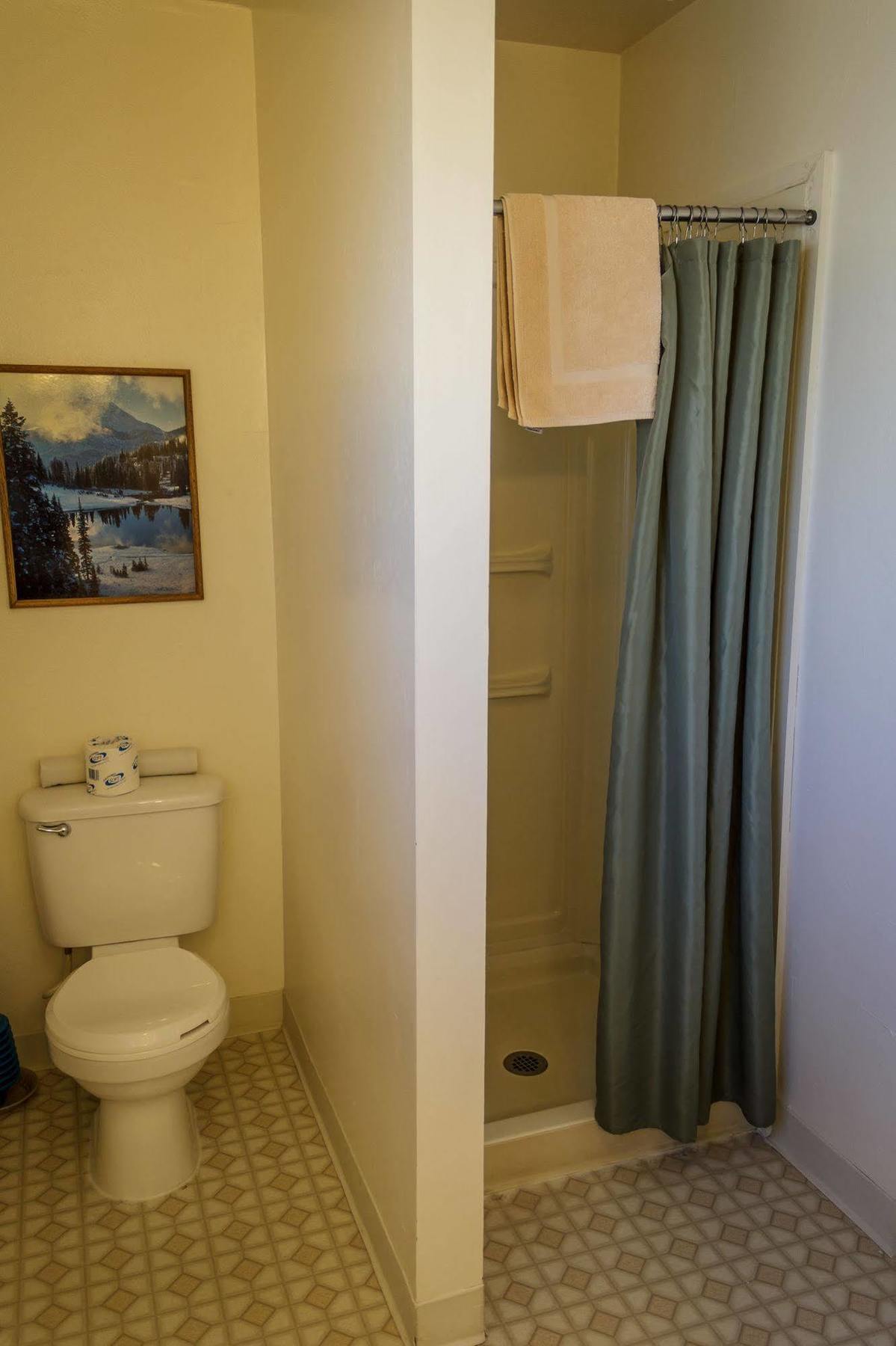 Charm Motel & Suites Burney Εξωτερικό φωτογραφία