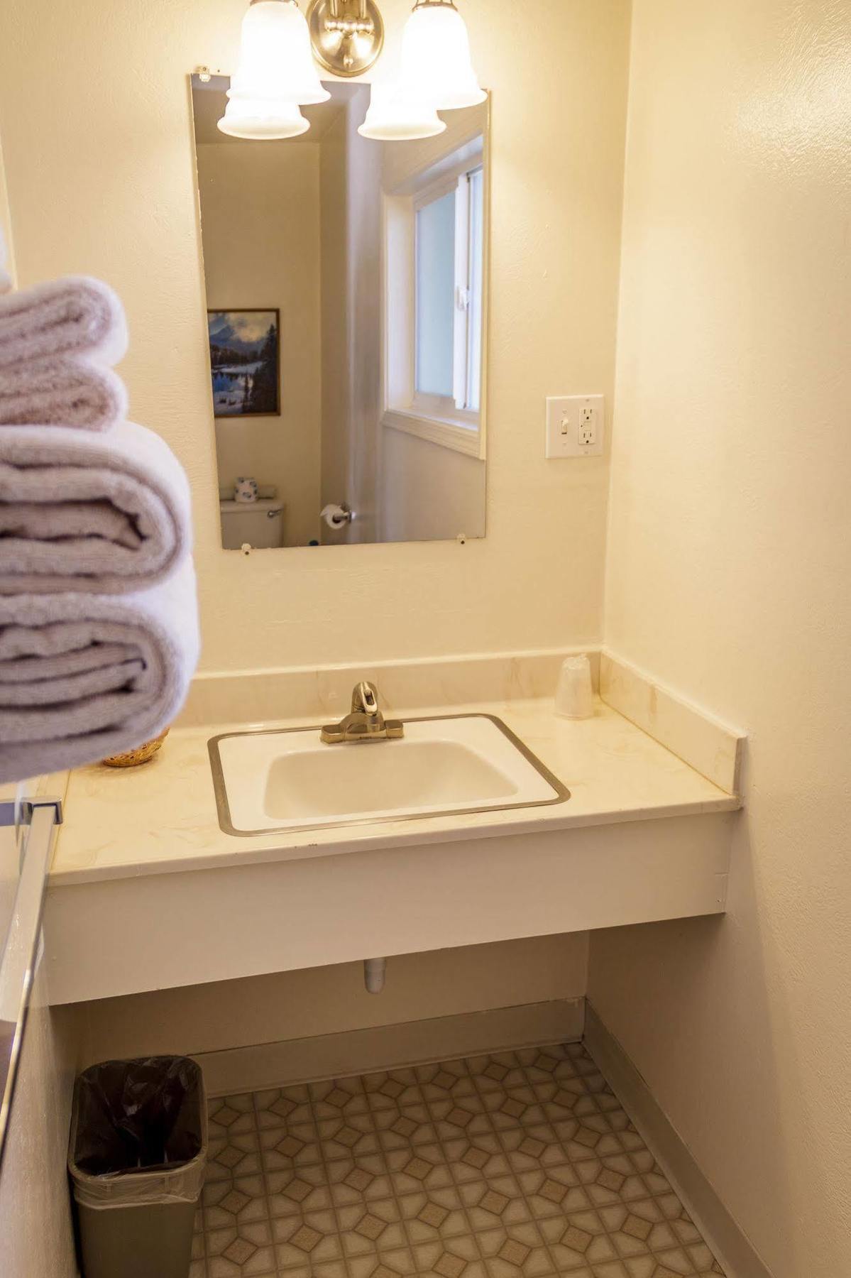 Charm Motel & Suites Burney Εξωτερικό φωτογραφία