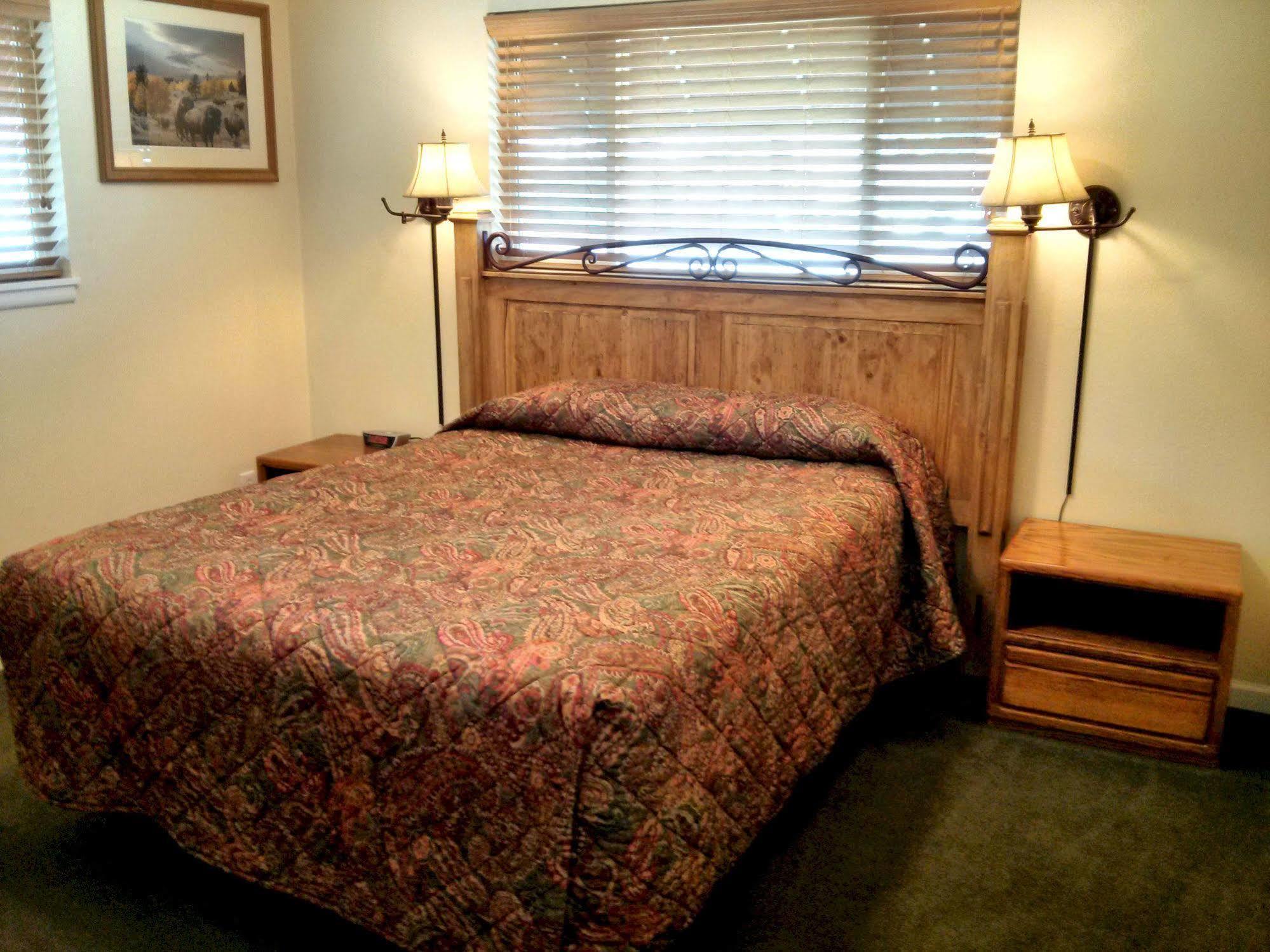 Charm Motel & Suites Burney Εξωτερικό φωτογραφία