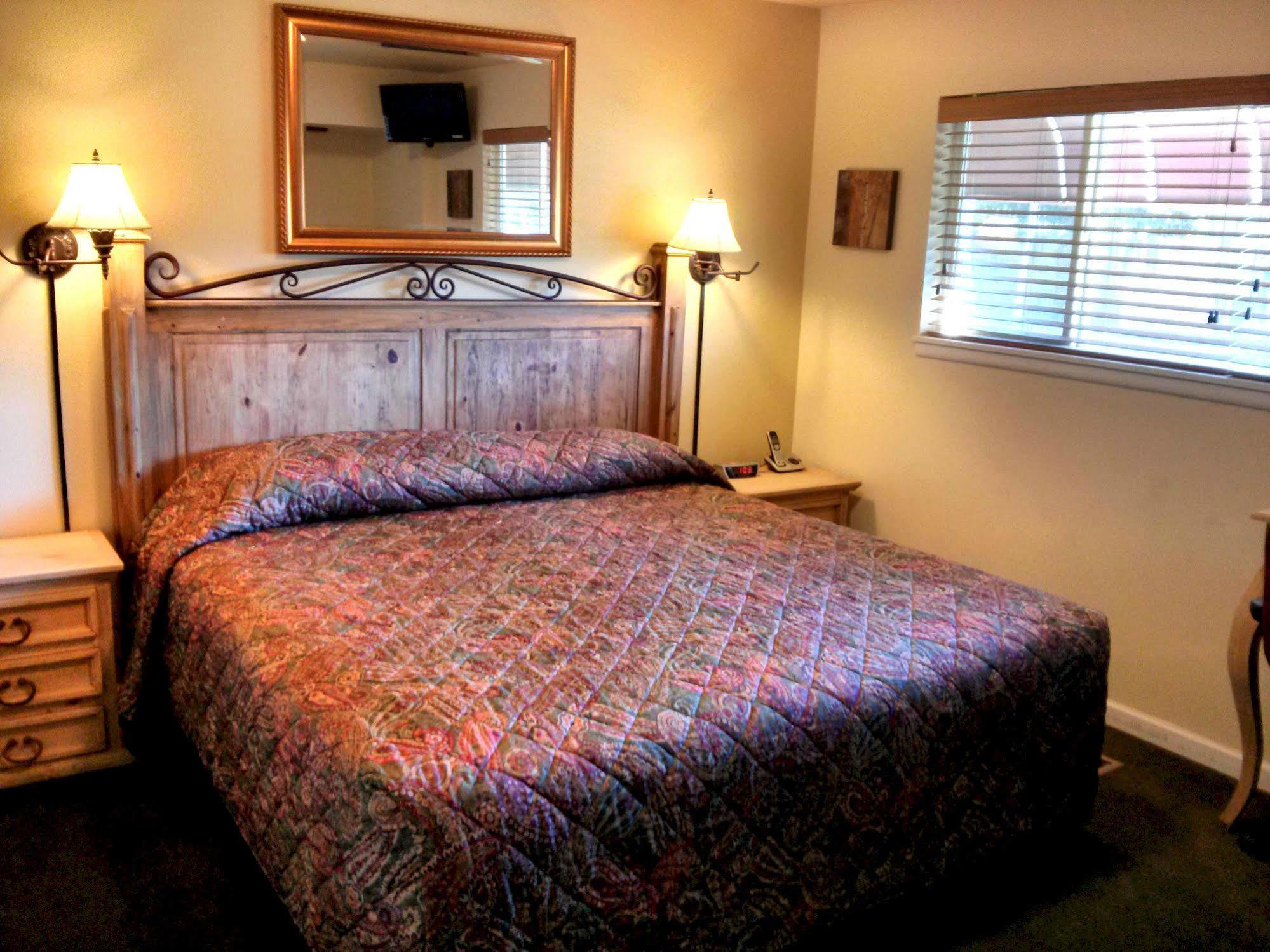 Charm Motel & Suites Burney Εξωτερικό φωτογραφία