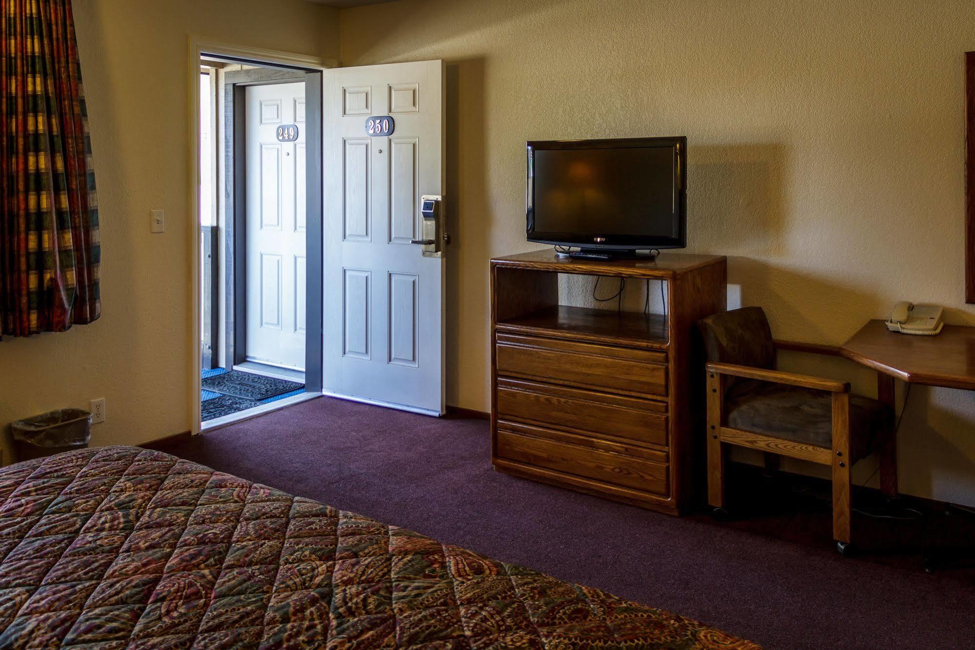 Charm Motel & Suites Burney Εξωτερικό φωτογραφία