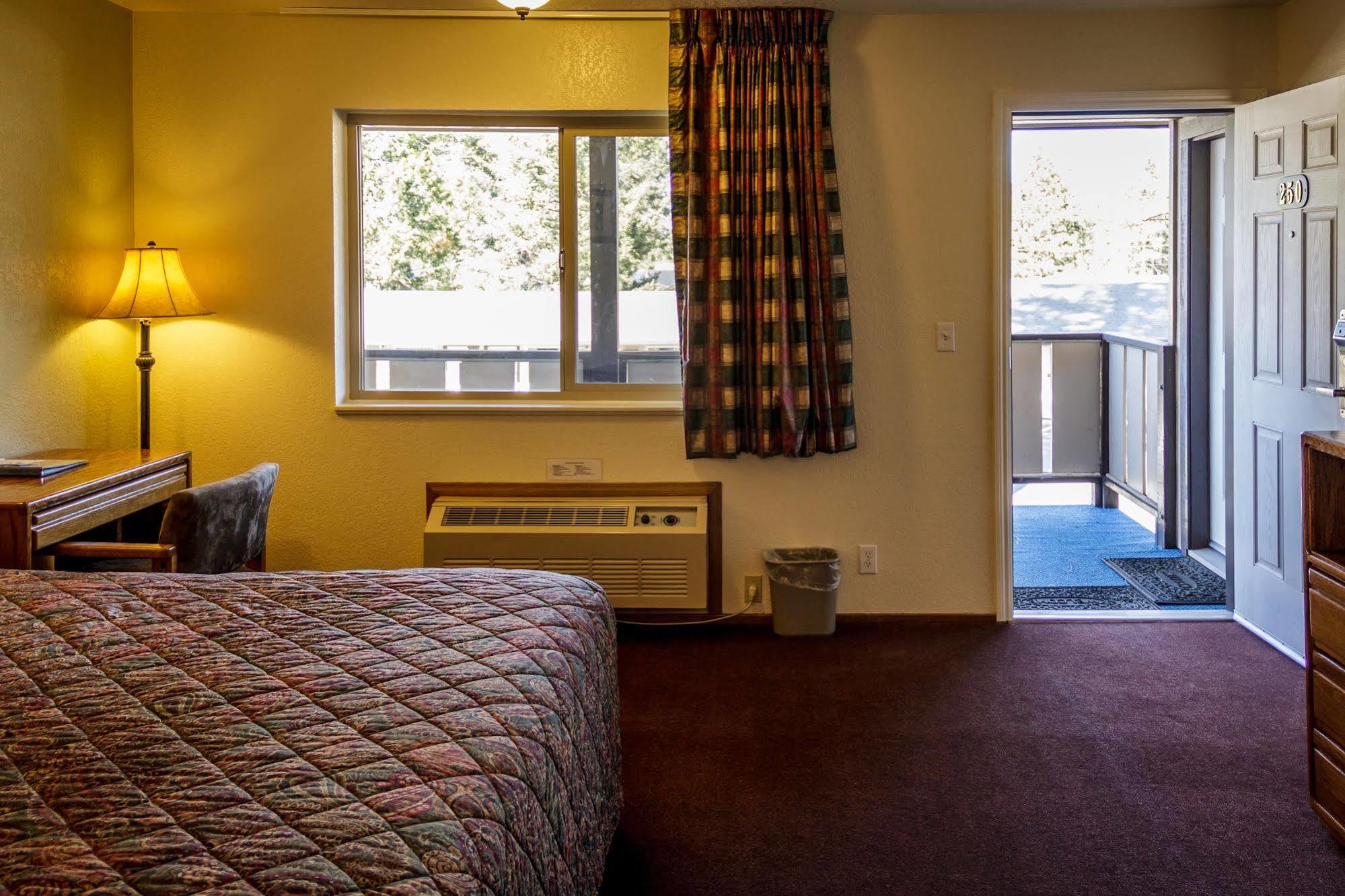 Charm Motel & Suites Burney Εξωτερικό φωτογραφία