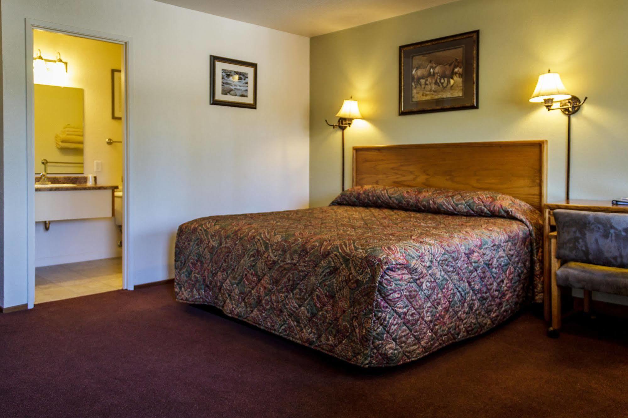 Charm Motel & Suites Burney Εξωτερικό φωτογραφία